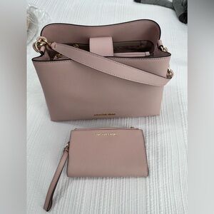 Michael Kors Blush Shoulder Bag Set
